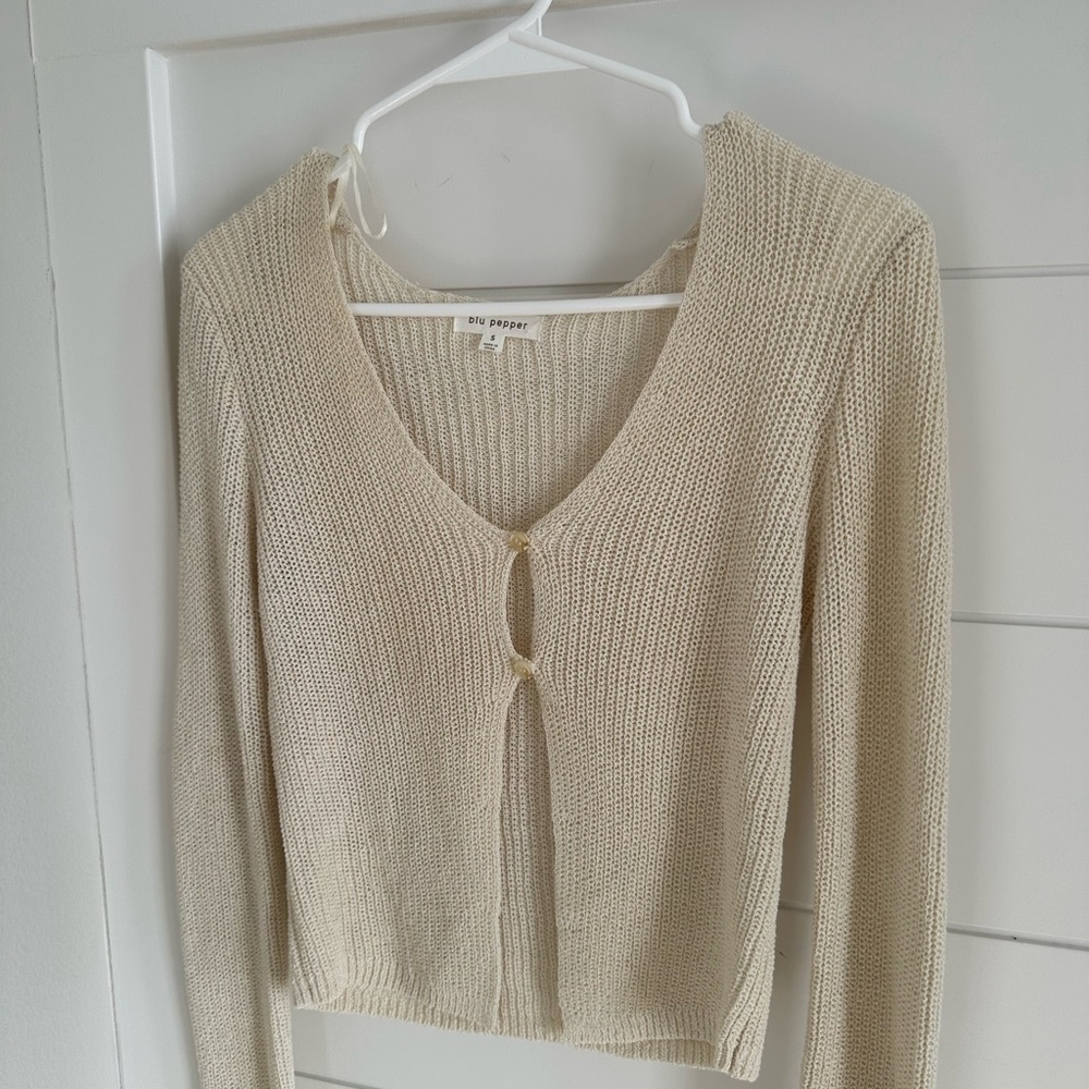 Blu Pepper Cream V-Neck Sweater